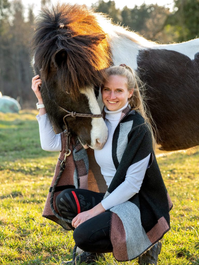 Angela Schneiderbauer mit ihrem Pferd